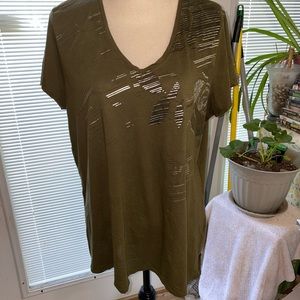 tahari 1x army green and silver tee shirt
